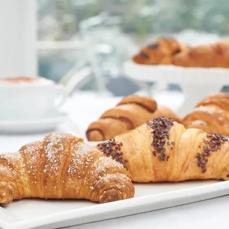 Frühstückspension Half Moon Airport Restaurant