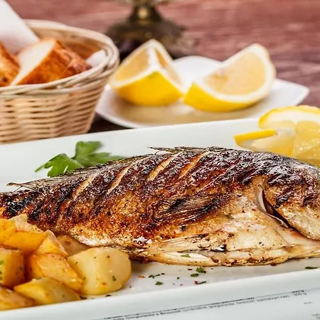 Half Moon Airport Restaurant 3*