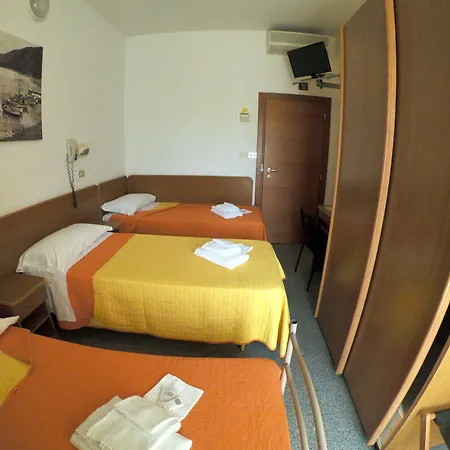 Half Moon Airport Restaurant 3* Rivazzurra Di Rimini