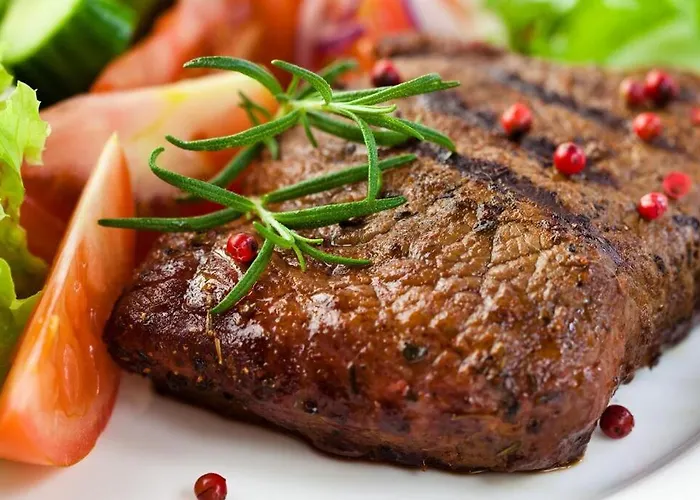 Half Moon Airport Restaurant לינה וארוחת בוקר