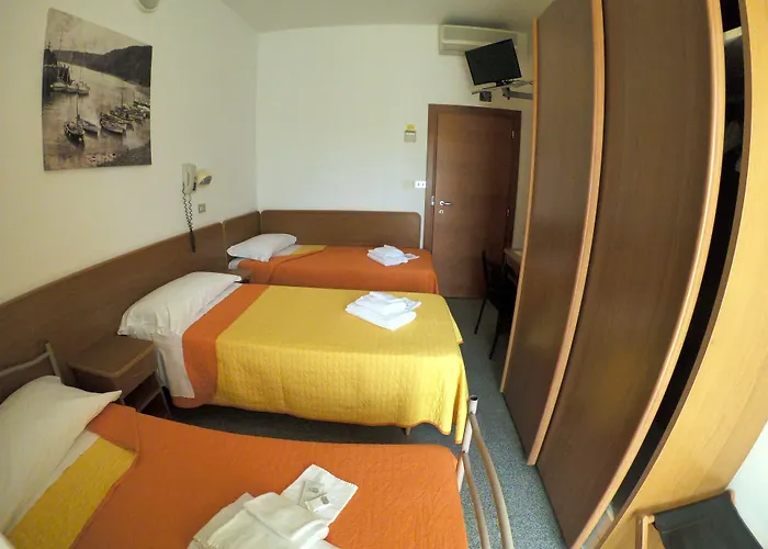 Half Moon Airport Restaurant 3* Rivazzurra Di Rimini