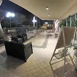 Bed & Breakfast Half Moon Airport Restaurant