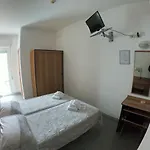 Bed & Breakfast Half Moon Airport Restaurant Rivazzurra Di Rimini