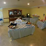 Bed & Breakfast Half Moon Airport Restaurant 3*