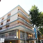 Half Moon Airport Restaurant 3*