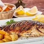 Half Moon Airport Restaurant 3*
