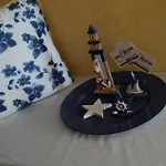 Half Moon Airport Restaurant Bed & Breakfast