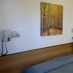 Half Moon Airport Restaurant Bed & Breakfast 3*