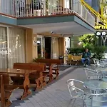 Bed & Breakfast Half Moon Airport Restaurant 3*