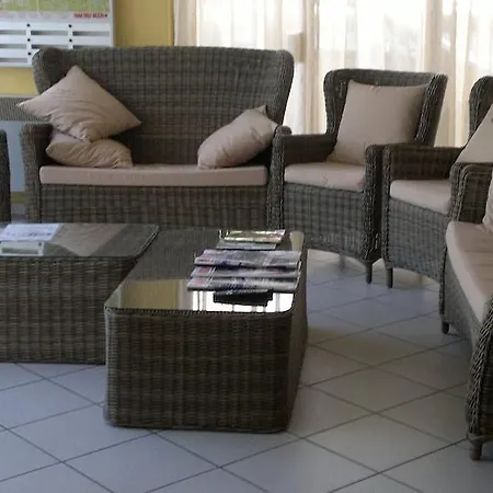 Half Moon Airport Restaurant Alojamento de Acomodação e Pequeno-almoço Rivazzurra Di Rimini