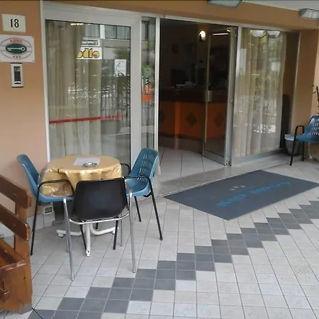 Half Moon Airport Restaurant Bed & Breakfast Rivazzurra Di Rimini