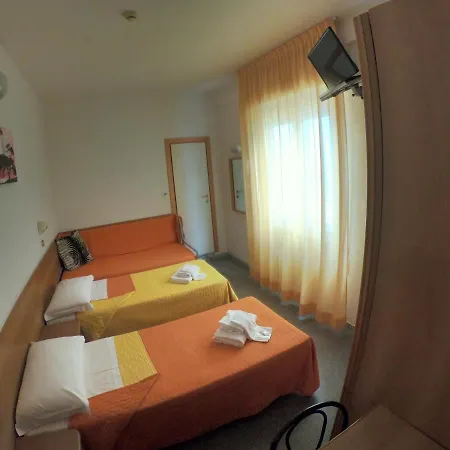 Half Moon Airport Restaurant Bed & Breakfast 3*