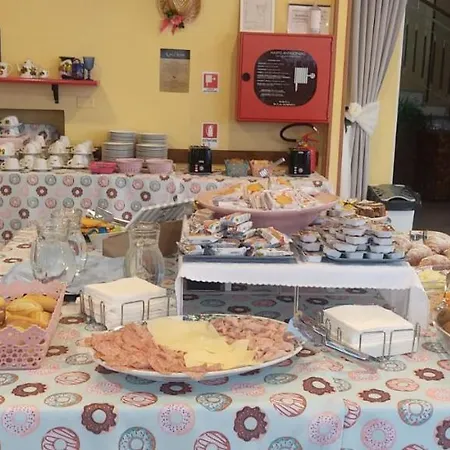 Alojamento de Acomodação e Pequeno-almoço Half Moon Airport Restaurant 3*