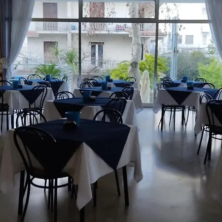 Bed & Breakfast Half Moon Airport Restaurant