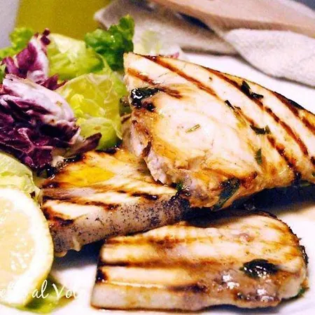 Half Moon Airport Restaurant Отель типа 