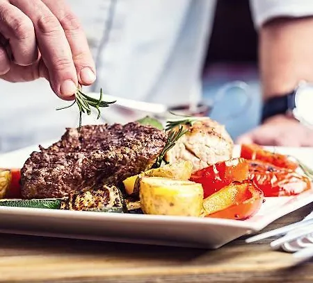 Half Moon Airport Restaurant 3*