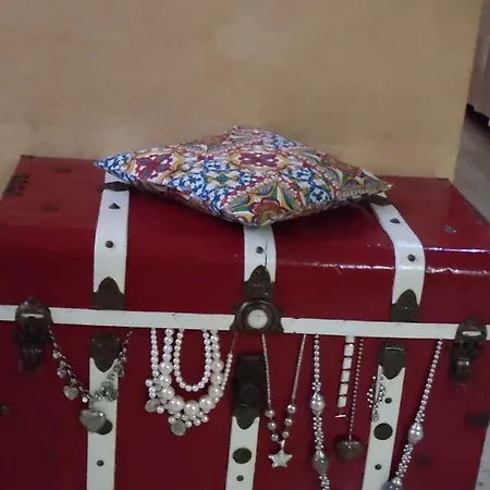 Half Moon Airport Restaurant 住宿加早餐酒店