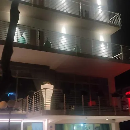 Alojamento de Acomodação e Pequeno-almoço Half Moon Airport Restaurant 3*