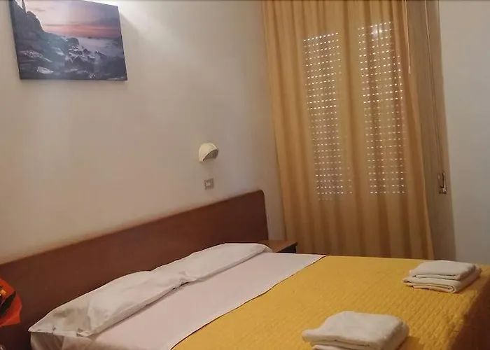 Bed & Breakfast Half Moon Airport Restaurant 3*