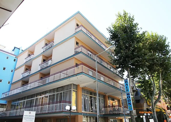 Half Moon Airport Restaurant 3*