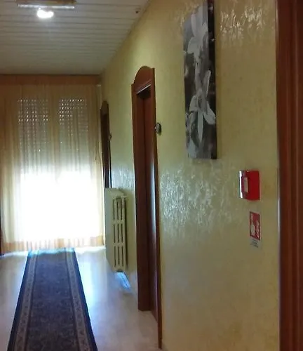 Bed & Breakfast Half Moon Airport Restaurant 3*