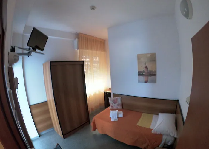 Bed & Breakfast Half Moon Airport Restaurant Rivazzurra Di Rimini