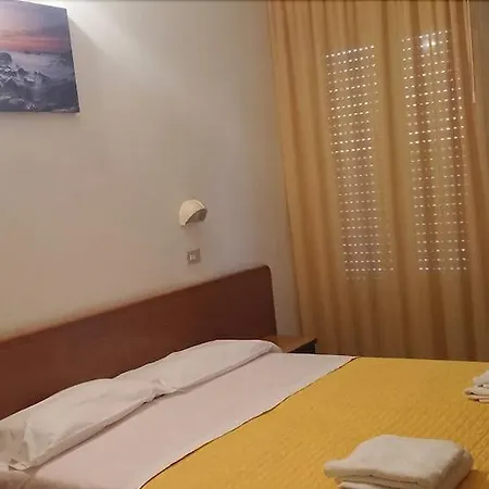 Nocleg ze śniadaniem Half Moon Airport Restaurant 3*