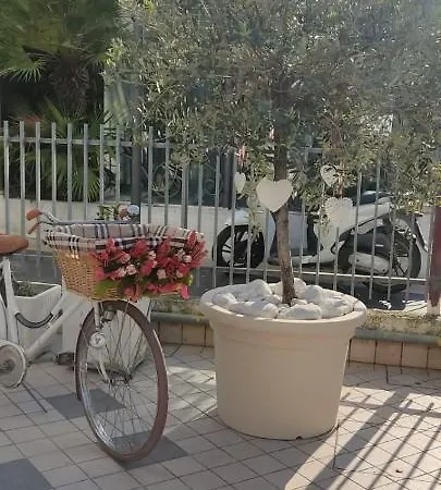 Half Moon Airport Restaurant לינה וארוחת בוקר