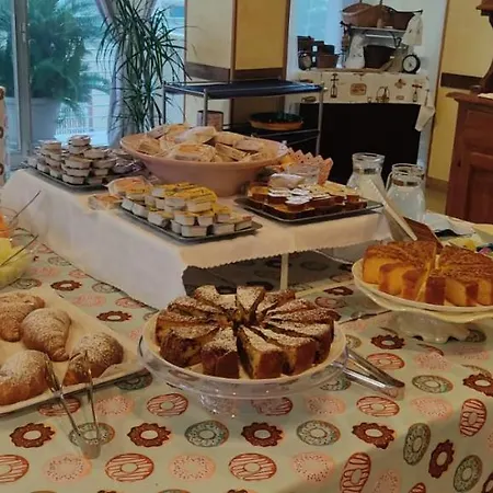 Half Moon Airport Restaurant Nocleg ze śniadaniem 3*