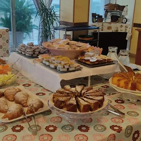 Nocleg ze śniadaniem Half Moon Airport Restaurant 3*