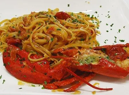 فندق مبيت وإفطار Half Moon Airport Restaurant 3*
