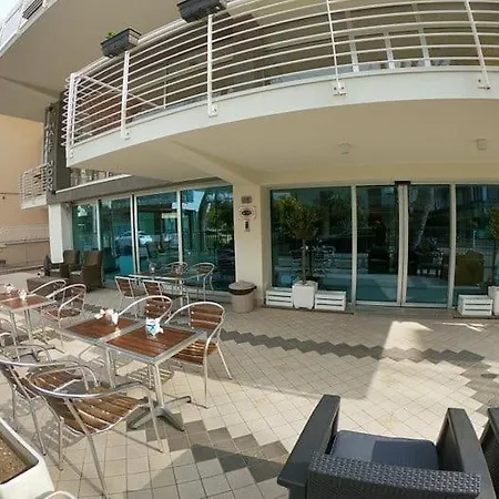 Half Moon Airport Restaurant Nocleg ze śniadaniem