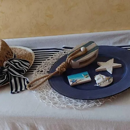 فندق مبيت وإفطار Half Moon Airport Restaurant 3*