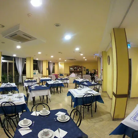 לינה וארוחת בוקר Half Moon Airport Restaurant Rivazzurra Di Rimini