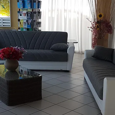 Half Moon Airport Restaurant Nocleg ze śniadaniem Rimini
