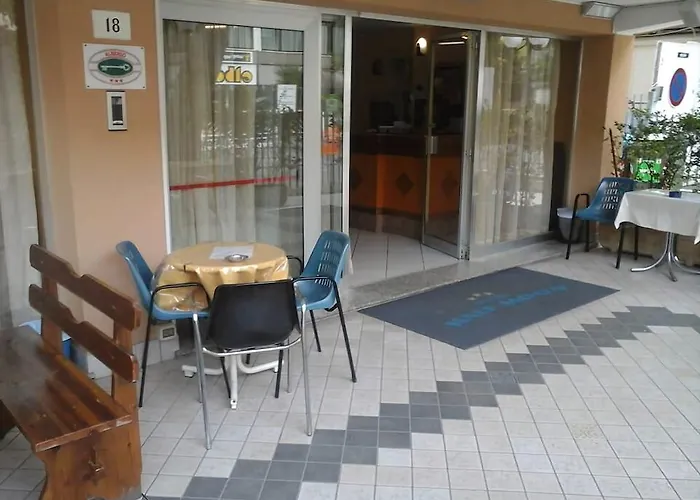 Half Moon Airport Restaurant Nocleg ze śniadaniem Rivazzurra Di Rimini