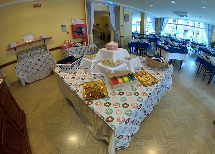 לינה וארוחת בוקר Half Moon Airport Restaurant Rivazzurra Di Rimini