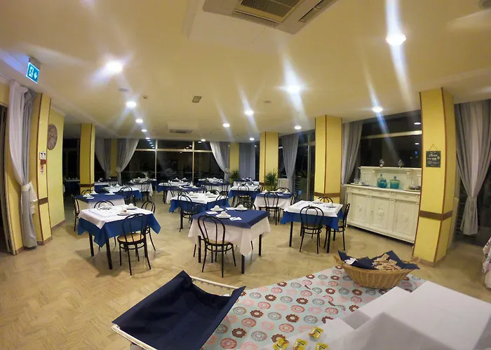 לינה וארוחת בוקר Half Moon Airport Restaurant Rivazzurra Di Rimini