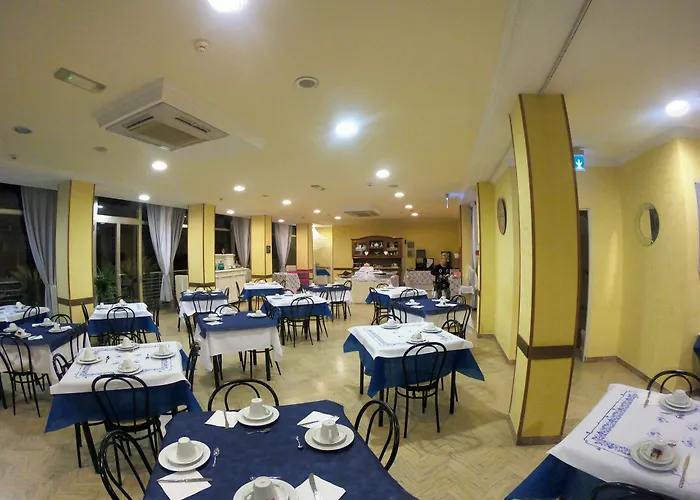 לינה וארוחת בוקר Half Moon Airport Restaurant Rivazzurra Di Rimini
