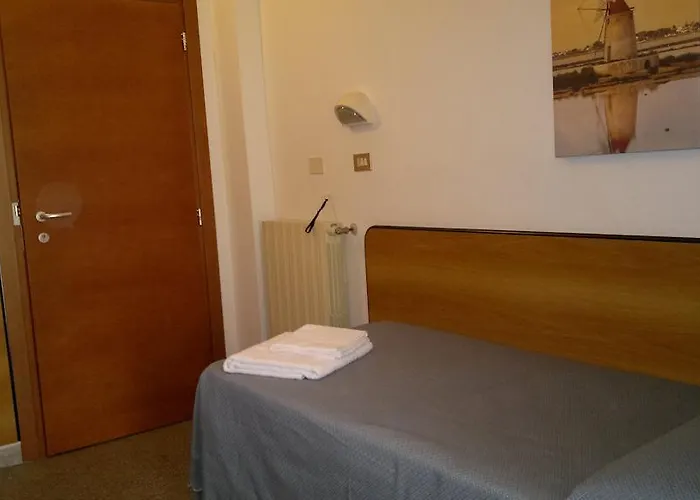 Half Moon Airport Restaurant 3* Rivazzurra Di Rimini