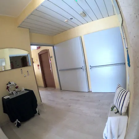 Half Moon Airport Restaurant 3* Rivazzurra Di Rimini