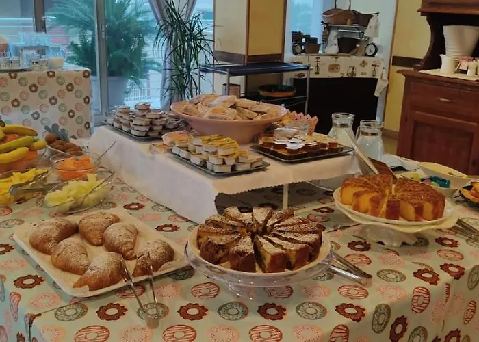 فندق مبيت وإفطار Half Moon Airport Restaurant 3*