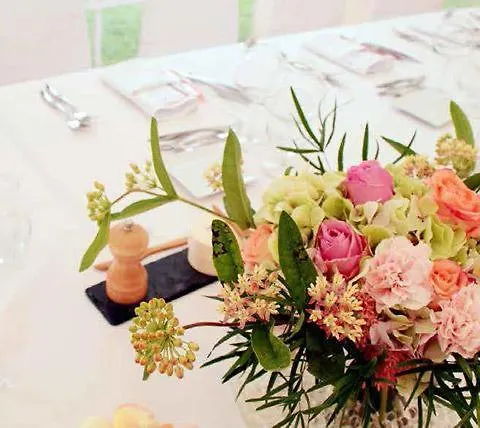 فندق مبيت وإفطار Half Moon Airport Restaurant 3*